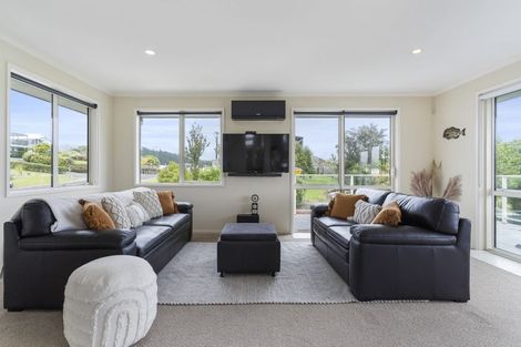 Photo of property in 100 Estuary View, Whangamata, 3620