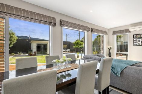 Photo of property in 42 Heretaunga Square, Silverstream, Upper Hutt, 5019