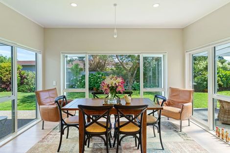 Photo of property in 16 Sunny Glen, Waikanae, 5036