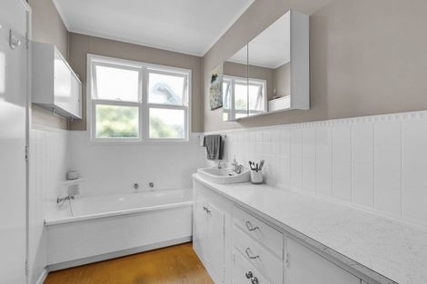 Photo of property in 261 Huatoki Street, Upper Vogeltown, New Plymouth, 4310