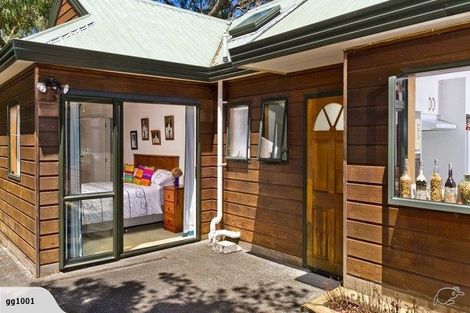 Photo of property in 2/13 Limmer Place, Browns Bay, Auckland, 0632