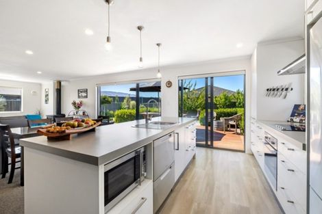 Photo of property in 4 Magnetic Place, Cromwell, 9310