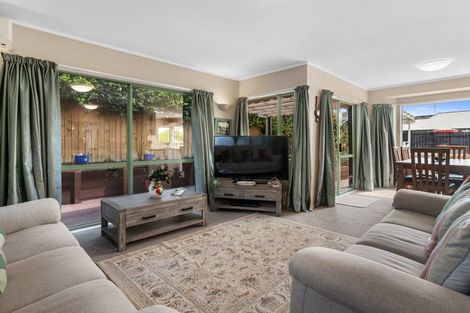 Photo of property in 2/883 East Coast Road, Northcross, Auckland, 0632