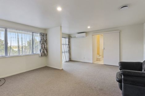 Photo of property in 17 Tui Vale Road, Shelly Park, Auckland, 2014