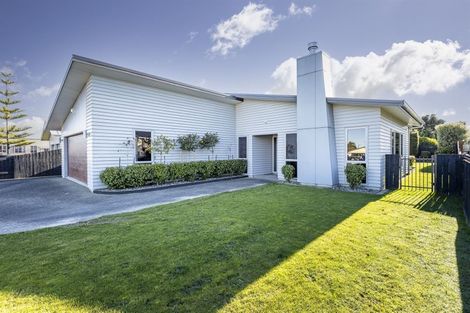 Photo of property in 3 Peppertree Glade, Kelvin Grove, Palmerston North, 4414