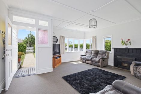 Photo of property in 11 Collingwood Road, Waiuku, 2123