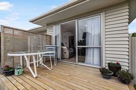 Photo of property in 2/420 Great South Road, Opaheke, Papakura, 2113