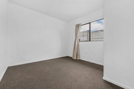 Photo of property in 2/103 Chichester Drive, Rosehill, Papakura, 2113