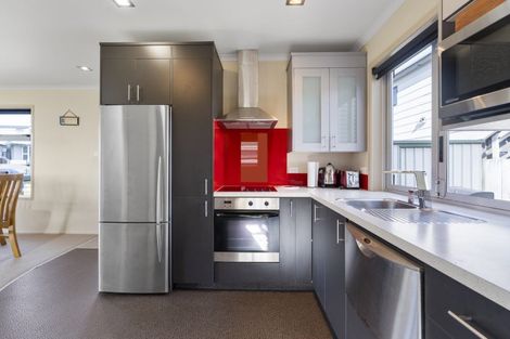 Photo of property in 68 Sixth Avenue, Urenui, 4377