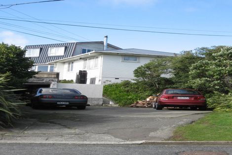 Photo of property in 40 Kenmore Street, Newlands, Wellington, 6037
