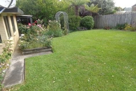 Photo of property in 6 Lantana Road, Green Bay, Auckland, 0604