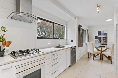 Photo of property in 2 Gosford Drive, Botany Downs, Auckland, 2010