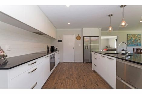 Photo of property in 63b Manuka Grove, Helensville, 0875