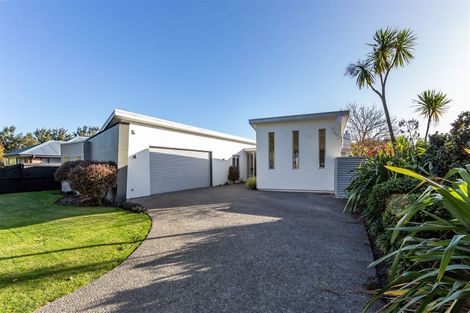 Photo of property in 15 Riverwood Boulevard, Redwood, Christchurch, 8051