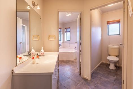 Photo of property in 32 Ian Sage Avenue, Torbay, Auckland, 0630