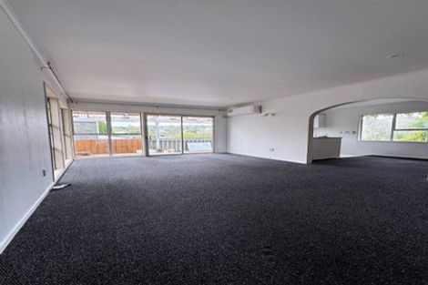 Photo of property in 4 Tawavale Crescent, Totara Vale, Auckland, 0629