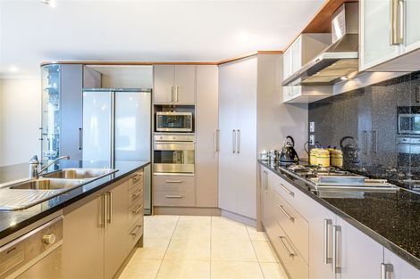 Photo of property in 39 Sapperton Drive, Henderson, Auckland, 0612