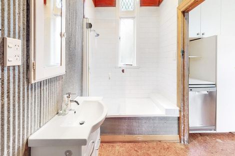 Photo of property in 19 Princess Terrace, Newtown, Wellington, 6021