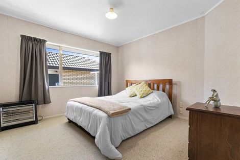 Photo of property in 1/10 Clevedon Road, Papakura, 2110