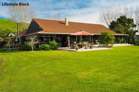 Photo of property in 52 Saddler Road, Muriwai, Gisborne, 4072