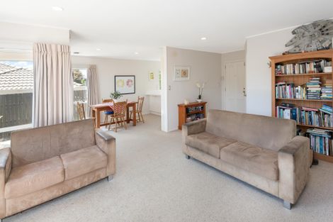Photo of property in 3/8 Bernie Edwards Place, Botany Downs, Auckland, 2010