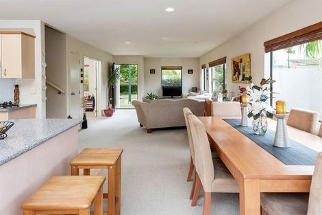 Photo of property in 2 Puma Drive, Golflands, Auckland, 2013