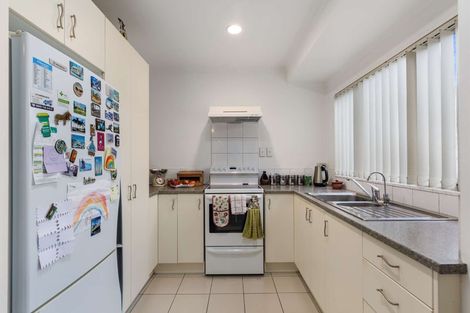 Photo of property in 10/43 Fruitvale Road, New Lynn, Auckland, 0600
