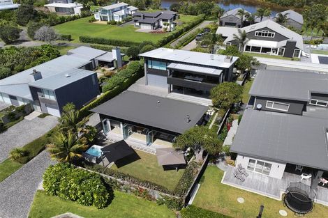 Photo of property in 32 Taumata Road, Omaha, 0986