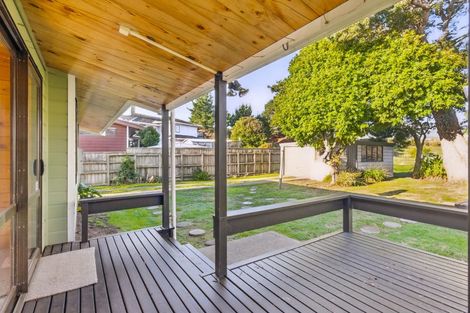 Photo of property in 10 Nugget Grove, Raumati Beach, Paraparaumu, 5032