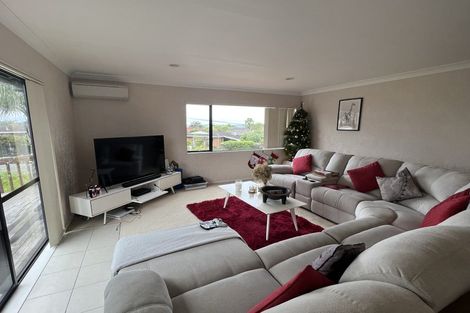 Photo of property in 1/994 Beach Road, Torbay, Auckland, 0630