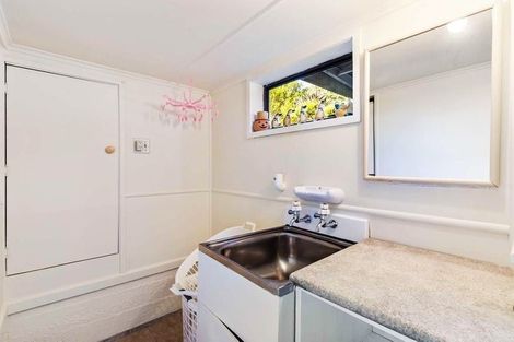 Photo of property in 1/81 Awaroa Road, Sunnyvale, Auckland, 0612