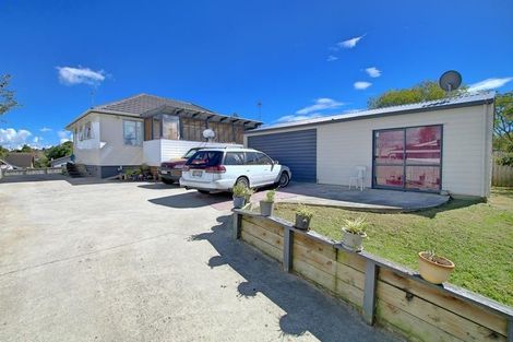 Photo of property in 2 Christmas Road, Manurewa, Auckland, 2102