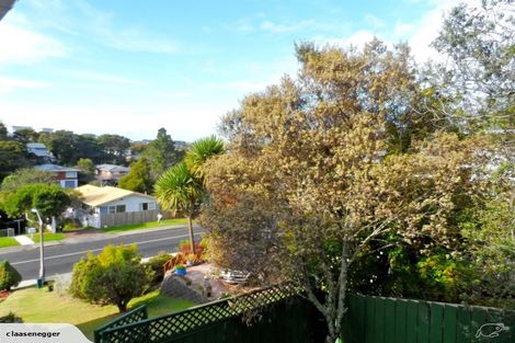 Photo of property in 2/60 Ayton Drive, Totara Vale, Auckland, 0629