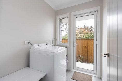 Photo of property in 16 West Place, Greenmeadows, Napier, 4112