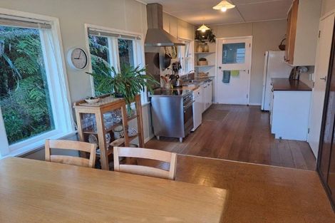 Photo of property in 102 Glanmire Road, Newlands, Wellington, 6037