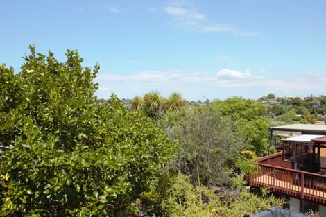 Photo of property in 2/230 Glamorgan Drive, Northcross, Auckland, 0630