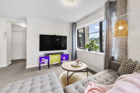 Photo of property in Westhaven Apartments, 2/127 Molesworth Street, Thorndon, Wellington, 6011