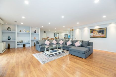 Photo of property in 92 Lake Panorama Drive, Henderson Valley, Auckland, 0612