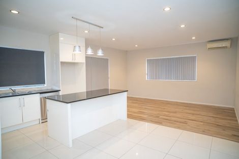 Photo of property in 17 Clendon Place, Manurewa, Auckland, 2102