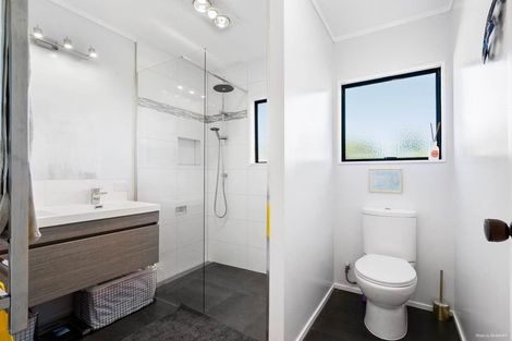 Photo of property in 10 Seaward Place, Wattle Downs, Auckland, 2103