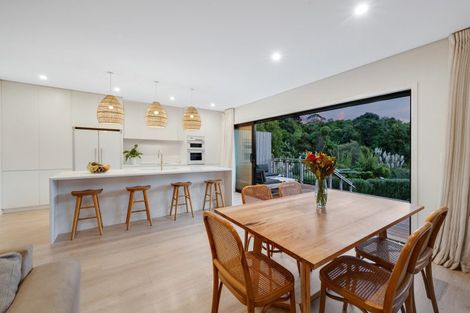 Photo of property in 25a Marvon Downs Avenue, Pakuranga Heights, Auckland, 2010