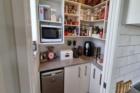 Photo of property in 9 Waipuna Grove, Levin, 5571