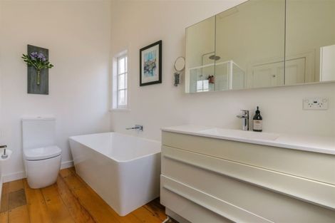 Photo of property in 40 King Edward Parade, Devonport, Auckland, 0624