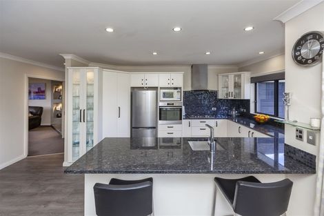 Photo of property in 4 Consort Close, Paraparaumu Beach, Paraparaumu, 5032