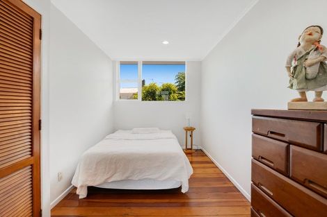 Photo of property in 42 Rawene Road, Birkenhead, Auckland, 0626