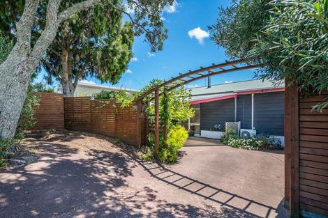 Photo of property in 275 Don Buck Road, Massey, Auckland, 0614