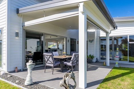Photo of property in 9 Kamahi Place, One Tree Point, 0118
