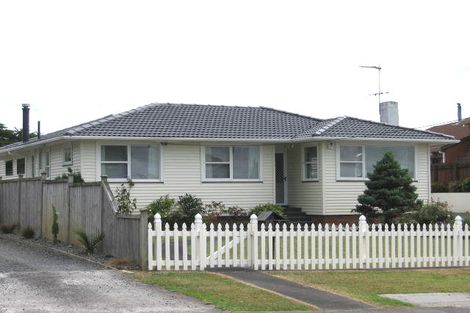 Photo of property in 57 Avonleigh Road, Green Bay, Auckland, 0604
