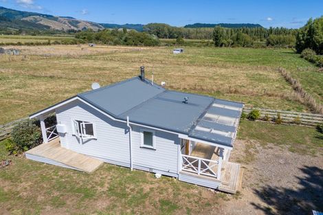 Photo of property in 103a Waikawa Beach Road, Manakau, Levin, 5573