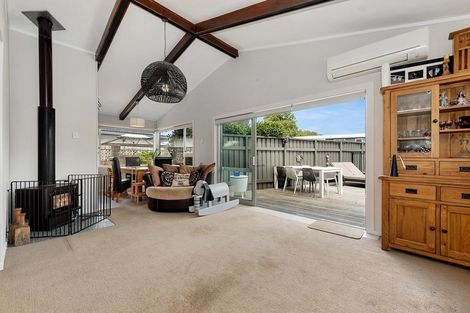 Photo of property in 2 Morrow Avenue, St Andrews, Hamilton, 3200